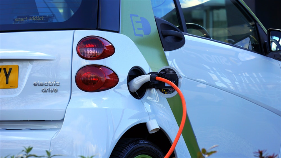 The Top 3 Benefits of Leasing Over Buying an Electric Car